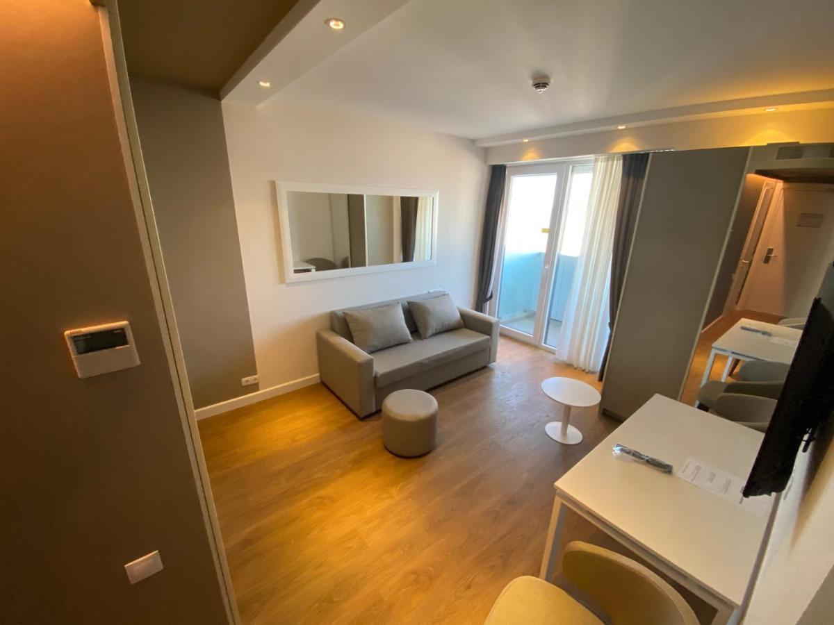 Gq Apartments On First Line Batumi Kültér fotó
